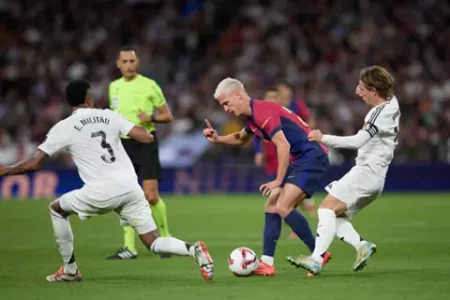 رابط البث المباشر لمباراة برشلونة اليوم ضد ريال مدريد في الجولة 35 بالدوري الإسباني