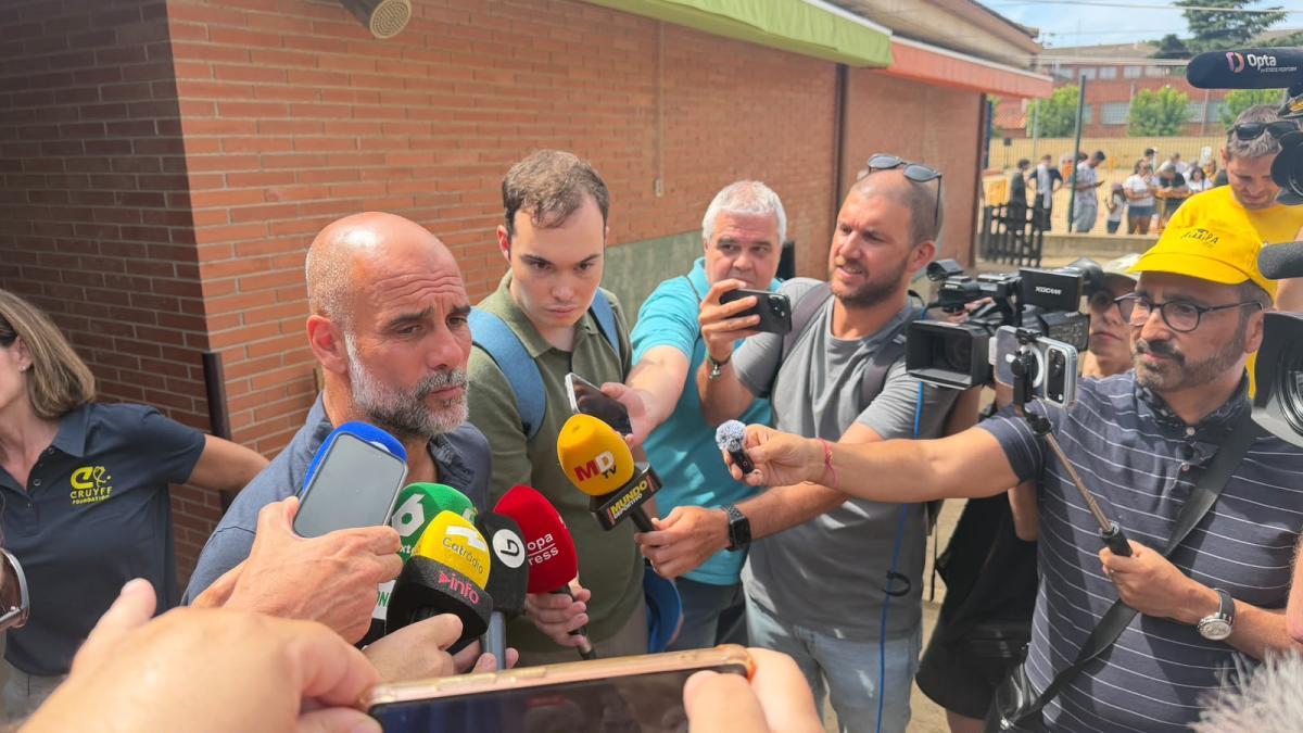 غوارديولا يُثني على برناردو سيلفا ويوجه رسالة لجماهير برشلونة