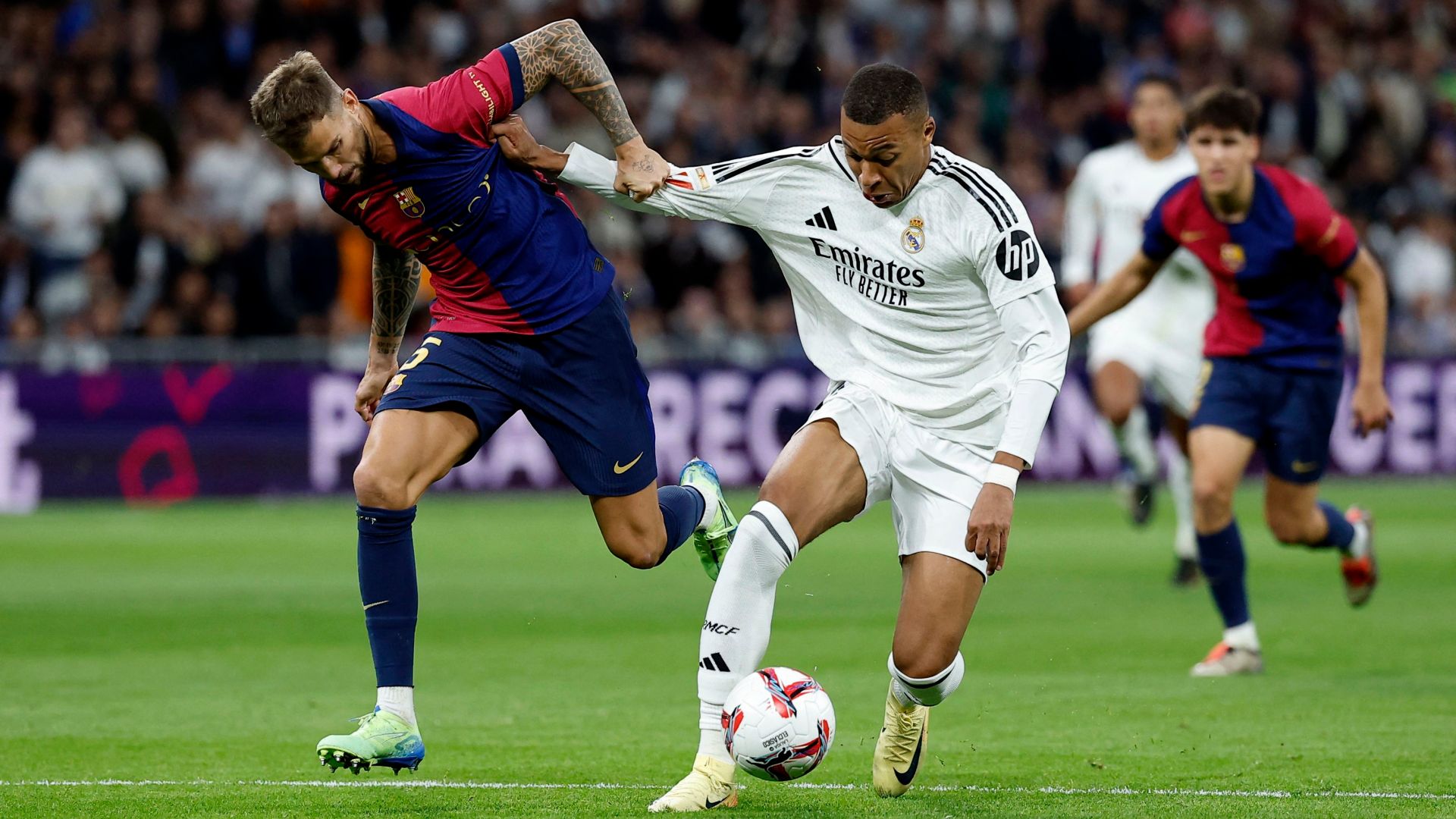بث مباشر بي إن سبورت.. مشاهدة مباراة برشلونة وريال مدريد الآن في الدوري الإسباني